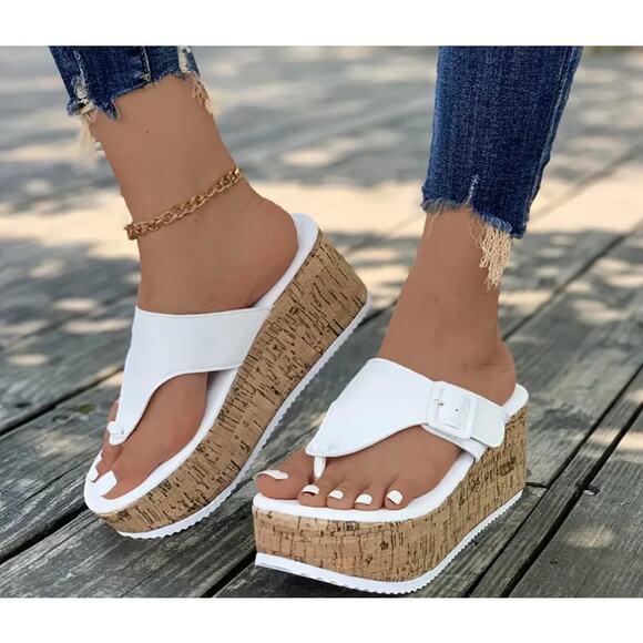 $55 Womens Thong Sandals Platform Wedges Slip On Buckle Decor Non-Slip Size 8.5 - Picture 1 of 8